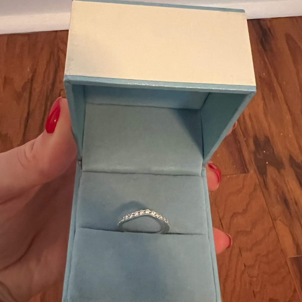 Jared Curved Diamond Wedding ring!